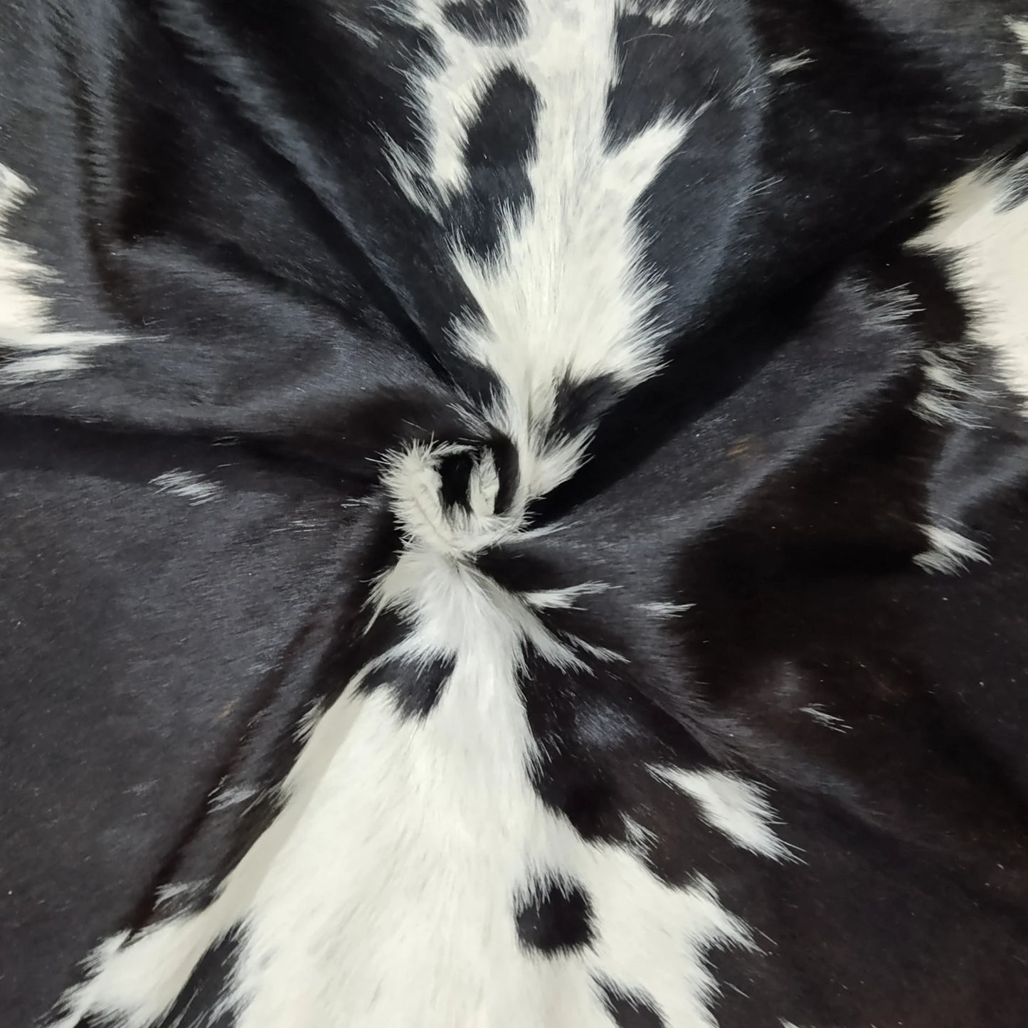 Premium Brazilian Cowhide Rug Tricolor - SIZE 4'-7" x 4'-8"