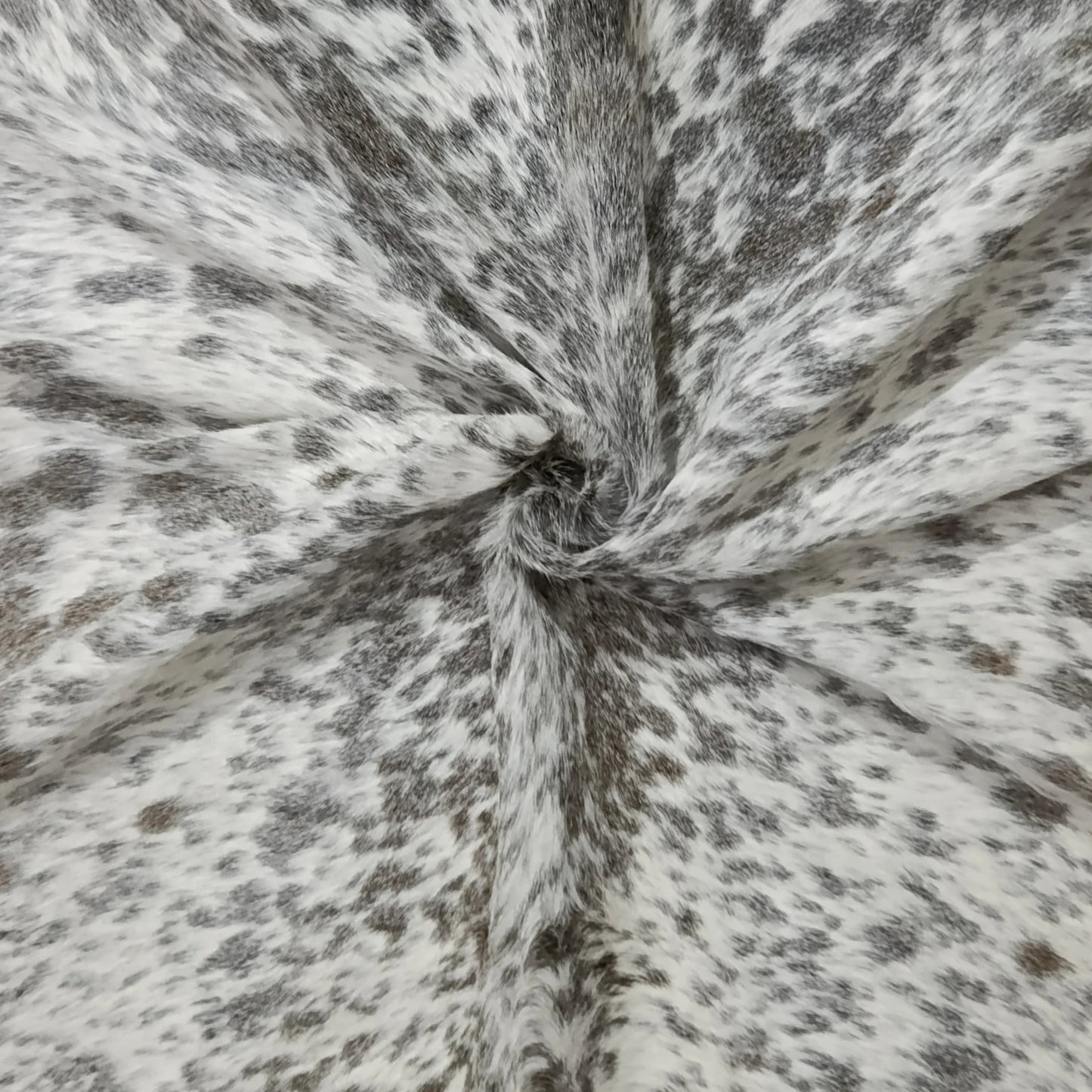 Grey salt and pepper Cowhide Rug – 5'-3" x 5'-7"