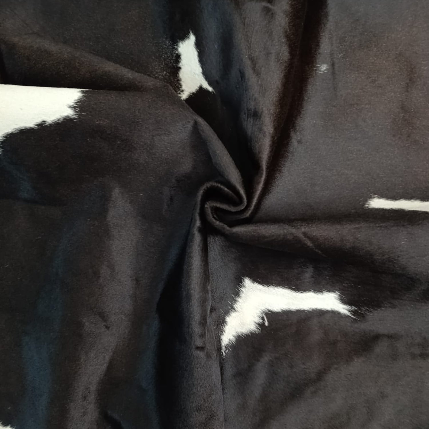 Obsidian Split Cowhide Rug Black & White