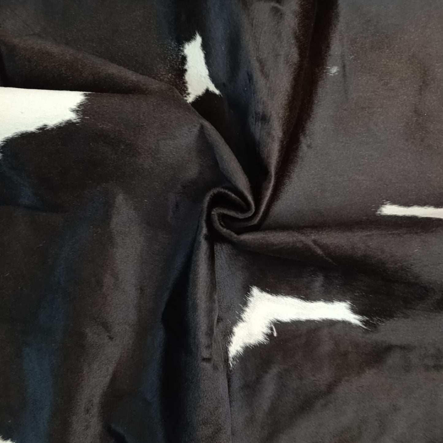 Obsidian Split Cowhide Rug Black & White