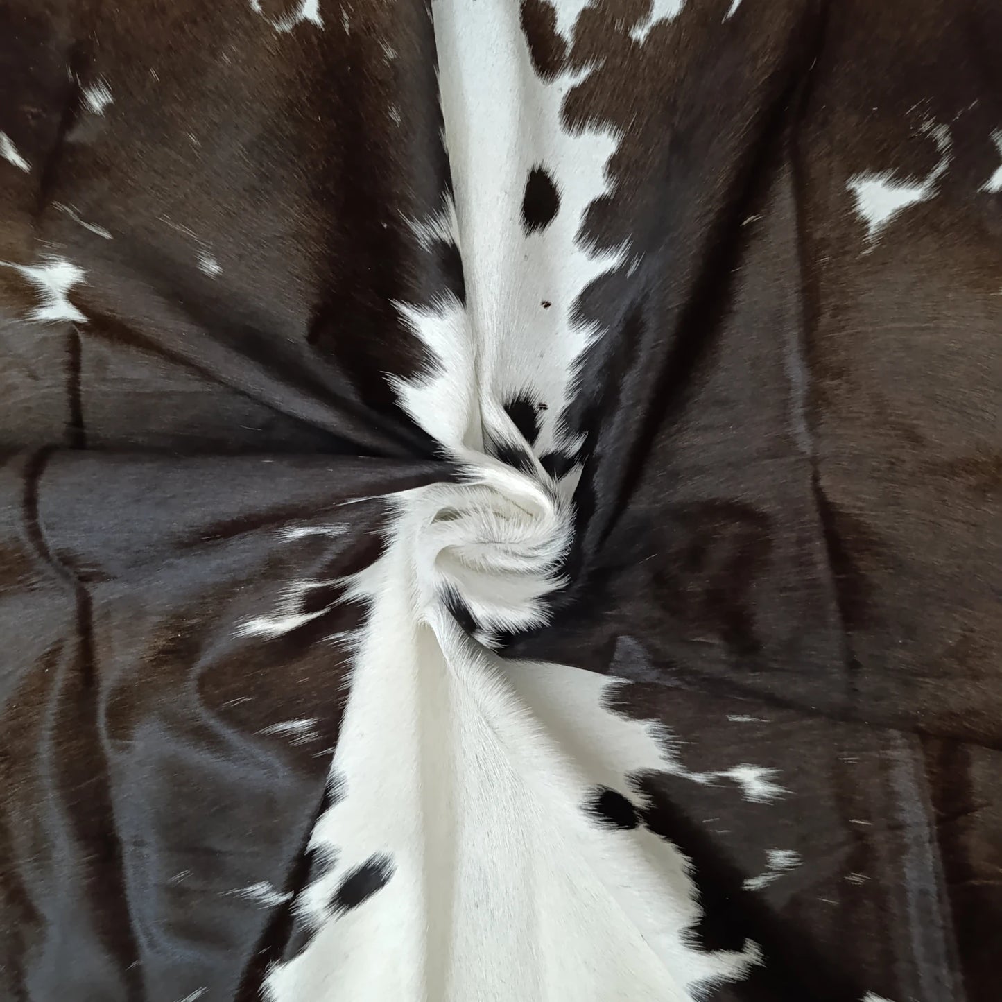 Brown and White salt and pepper, Tricolor Cowhide Rug – 4'-10" x 4'-9"