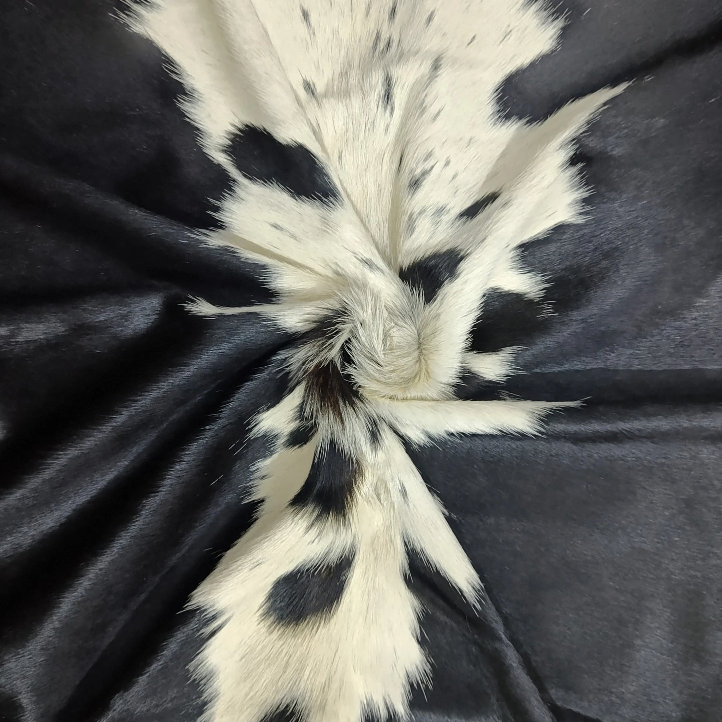 Premium Brazilian Cowhide Rug Black and White - SIZE 5'-4" x 5'-8"