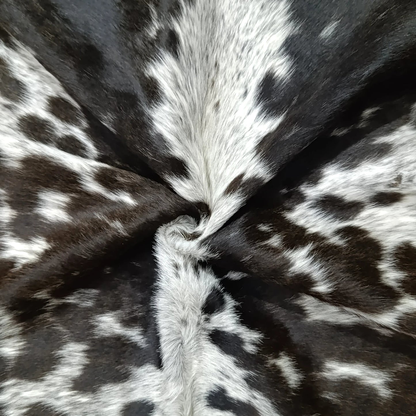 Brown salt and pepper, Tricolor Cowhide Rug – 4'-5" x 5'-0"