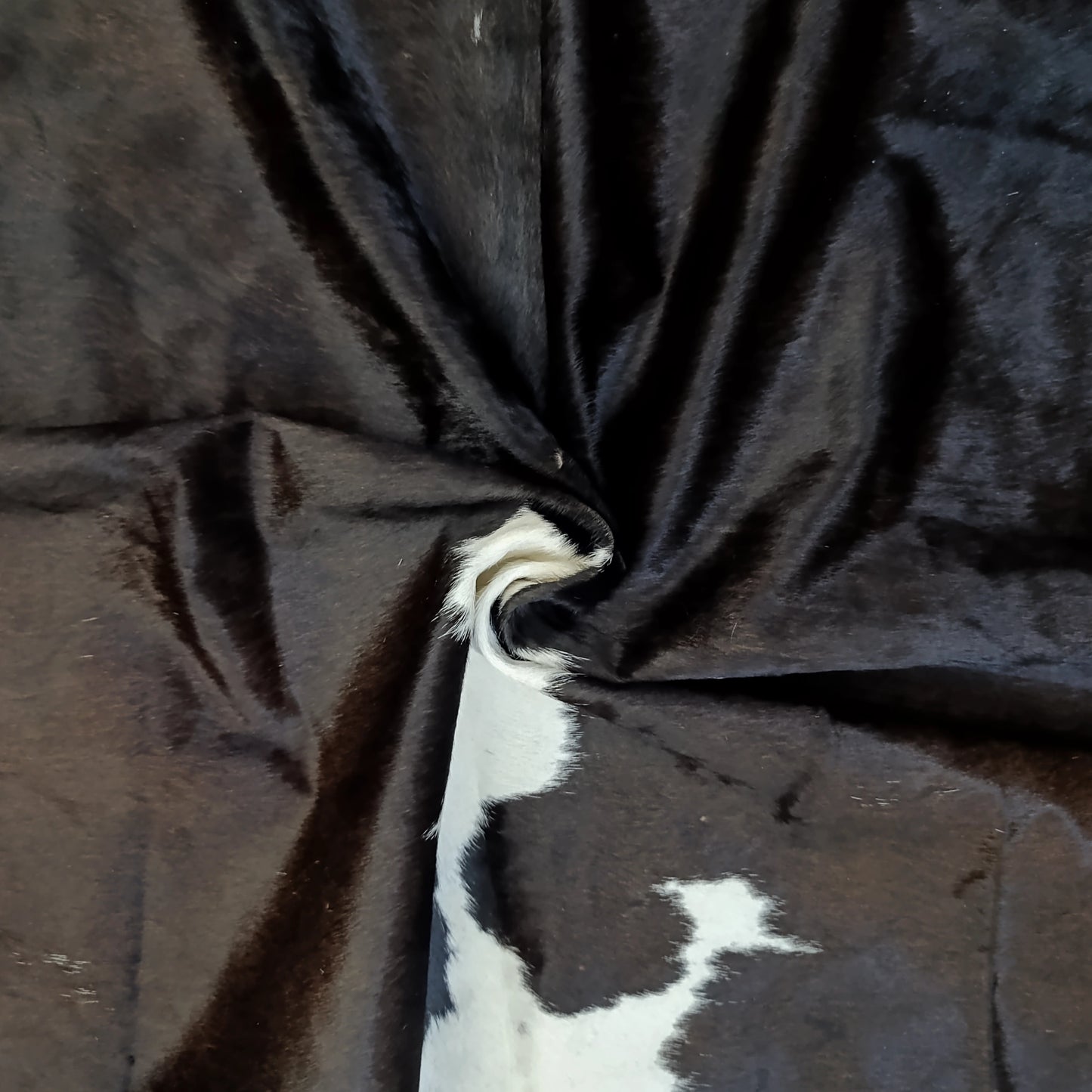 Moona chrco Genuine Natural Cowhide Rug Black & White