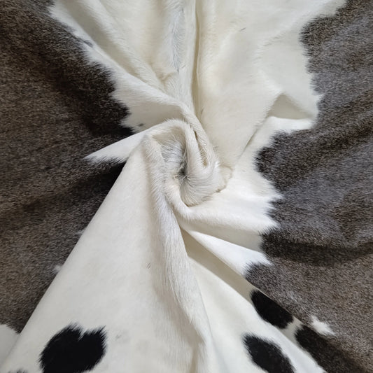 Grey salt and pepper Cowhide Rug – 5'-5" x 5'-8"