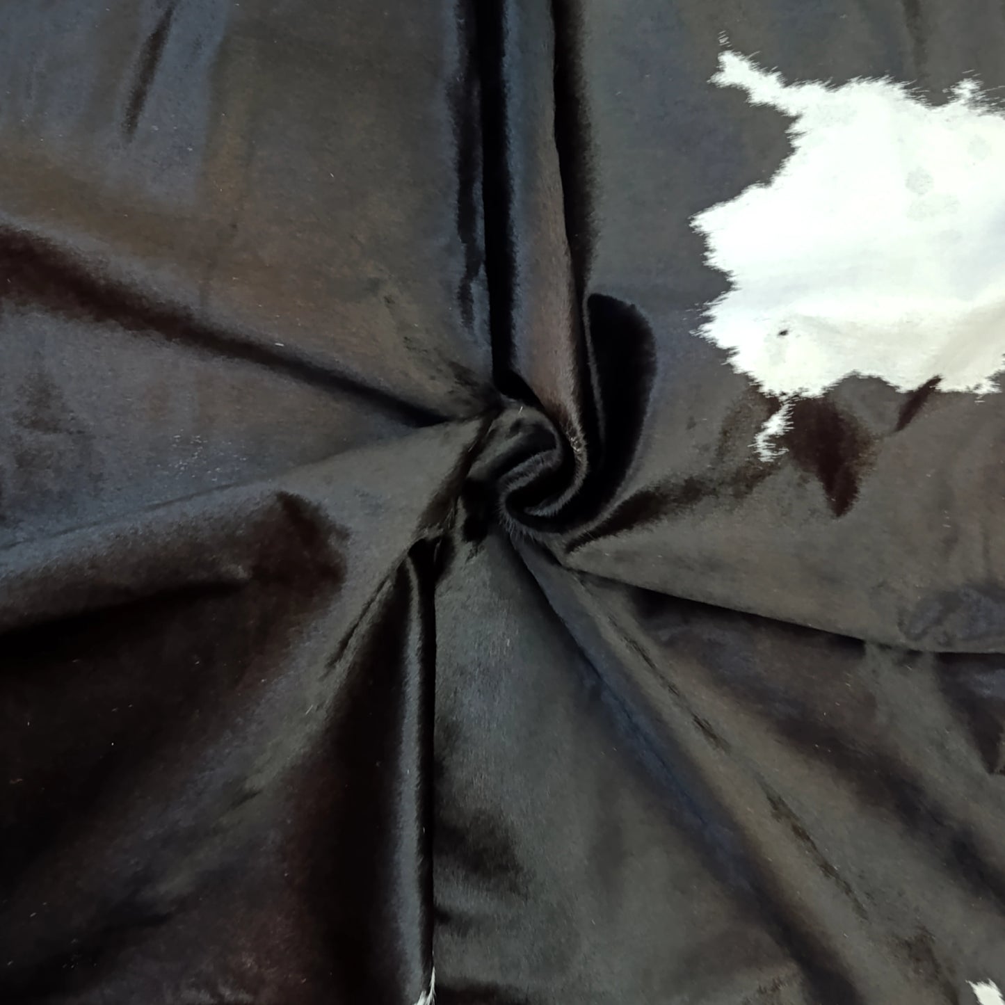 Obsidianus Genuine Natural Cowhide Rug Black & White